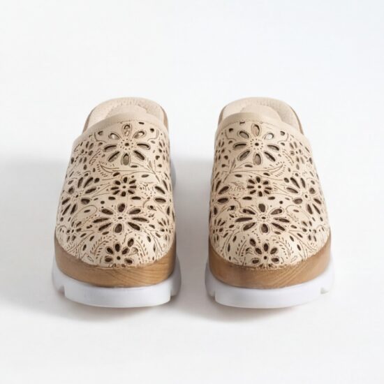 Бежово дамско сабо от естествена кожа на платформа - поглед отгоре