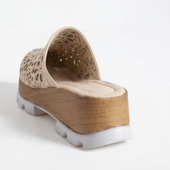 Бежово дамско сабо от естествена кожа на платформа - детайл