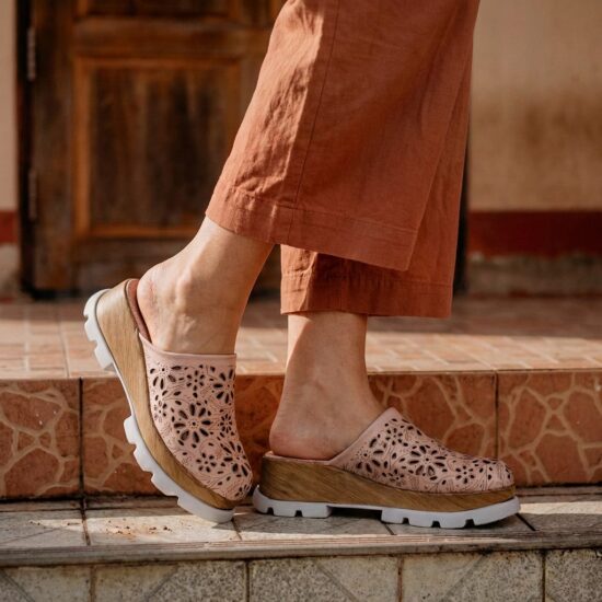 Розово дамско сабо от естествена кожа на платформа - Розов