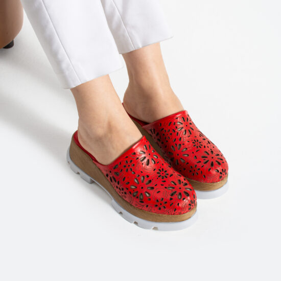 Червено дамско сабо от естествена кожа на платформа