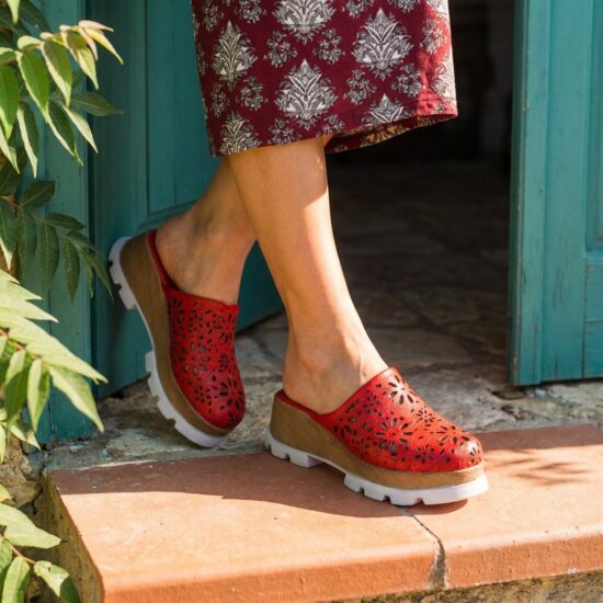 Червено дамско сабо от естествена кожа на платформа - Червен