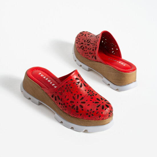 Червено дамско сабо от естествена кожа на платформа - поглед отстрани