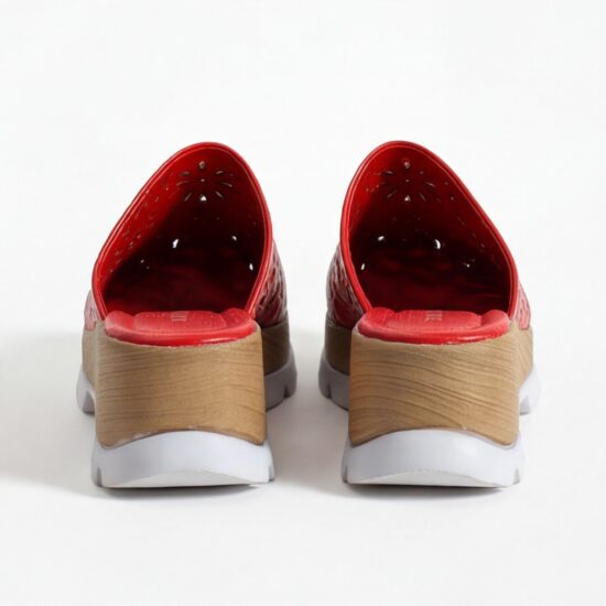 Червено дамско сабо от естествена кожа на платформа - детайл