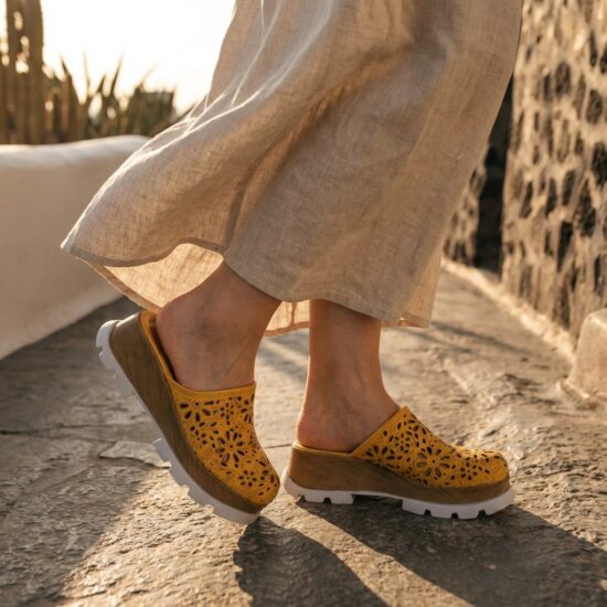 Жълто дамско сабо от естествена кожа на платформа - Жълт