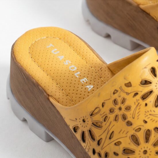 Жълто дамско сабо от естествена кожа на платформа - детайл