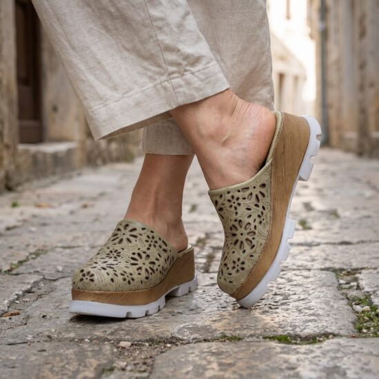 Зелено дамско сабо от естествена кожа на платформа - Зелен