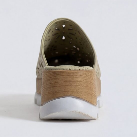 Зелено дамско сабо от естествена кожа на платформа - поглед отгоре