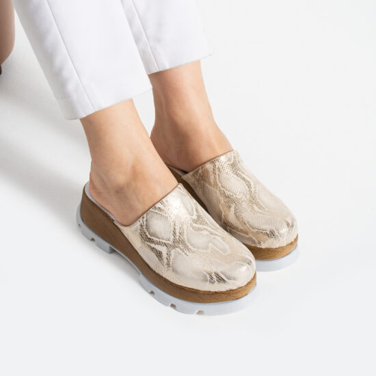 Златисто дамско сабо от естествена кожа на платформа