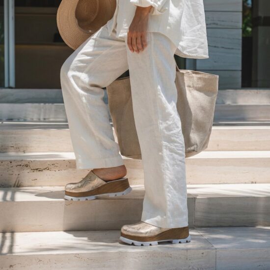 Златисто дамско сабо от естествена кожа на платформа - Златист