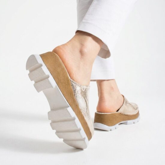 Златисто дамско сабо от естествена кожа на платформа - Естествена кожа