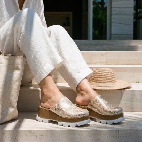 Златисто дамско сабо от естествена кожа на платформа