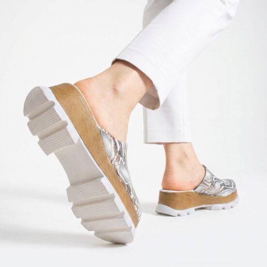 Сребристо дамско сабо от естествена кожа на платформа - Естествена кожа