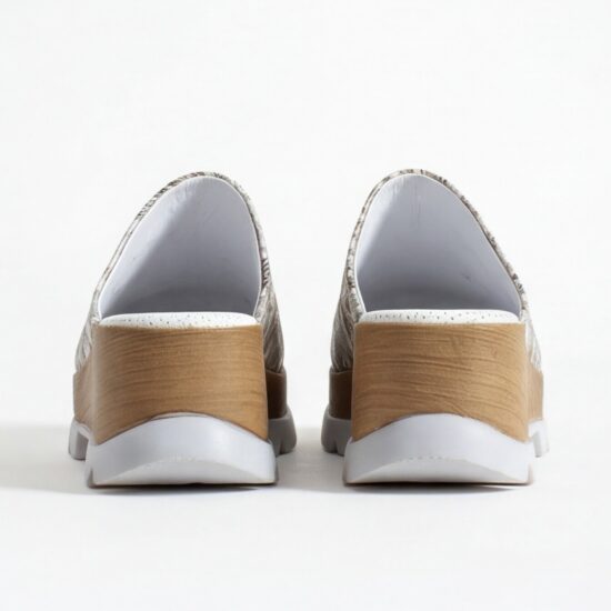 Сребристо дамско сабо от естествена кожа на платформа - детайл