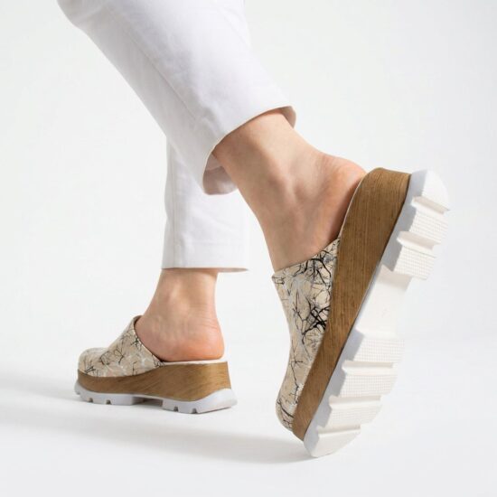 Златисто дамско сабо от естествена кожа на платформа - Естествена кожа