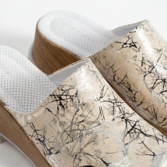 Златисто дамско сабо от естествена кожа на платформа - поглед отстрани