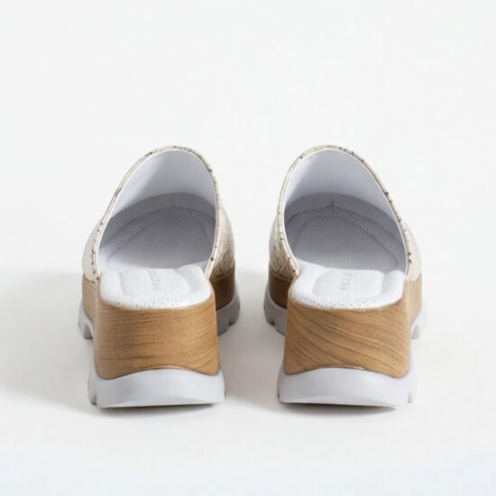 Златисто дамско сабо от естествена кожа на платформа - детайл