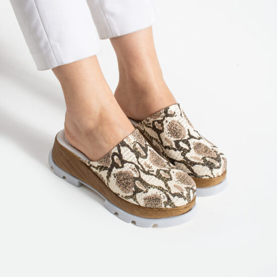 Дамско сабо от естествена кожа на платформа със змийски принт