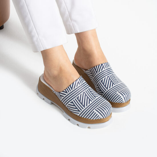 Синьо дамско сабо от естествена кожа на платформа