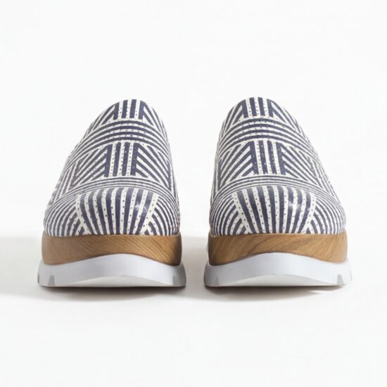 Синьо дамско сабо от естествена кожа на платформа - поглед отгоре