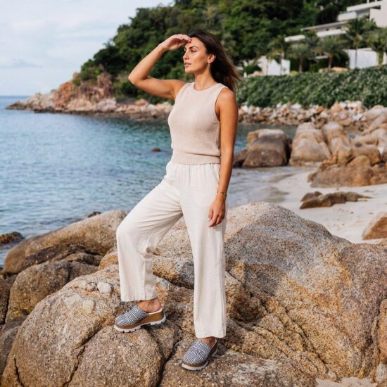 Синьо дамско сабо от естествена кожа на платформа